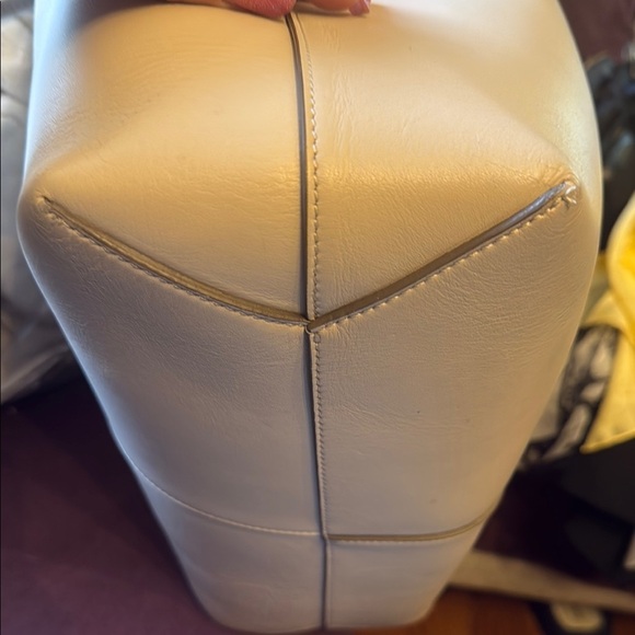 Banana Republic large cream bucket Bag/ tote - Picture 4 of 13